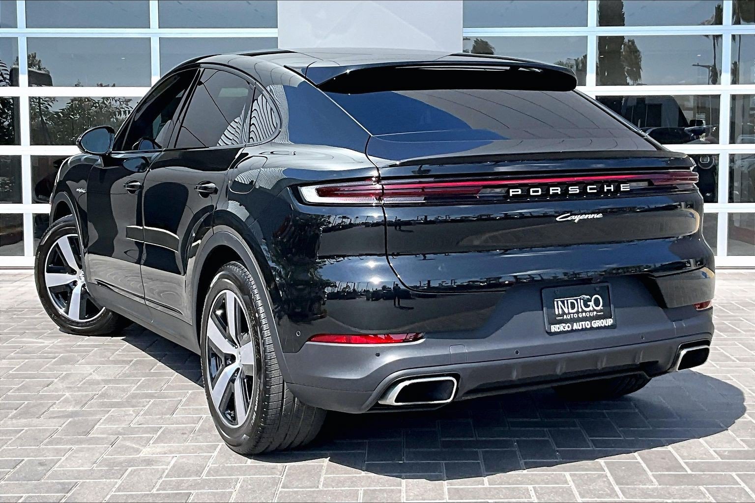 Certified 2025 Porsche Cayenne E-Hybrid Coupe w/ Premium Package Plus AWD/4WD image 12