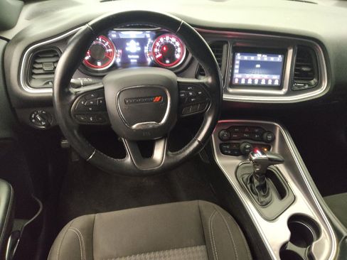 Used 2021 Dodge Challenger SXT w/ Driver Convenience Group RWD image 22