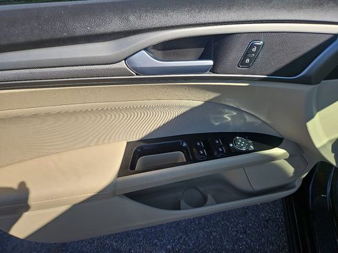 Used 2014 Ford Fusion SE image 14