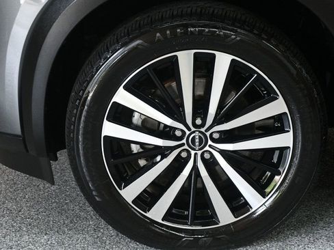 Used 2024 Nissan Pathfinder Platinum FWD image 18