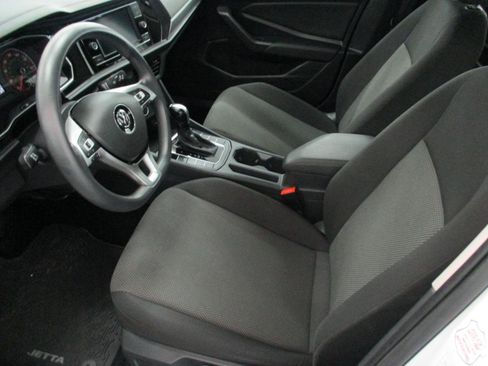 Used 2021 Volkswagen Jetta SE FWD image 9