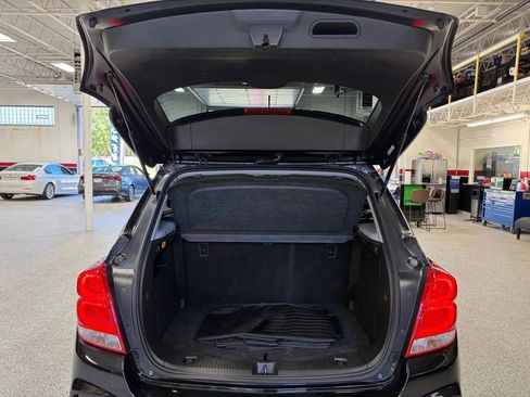 Used 2020 Chevrolet Trax LT w/ LT Convenience Package image 25