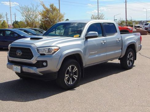 Used 2018 Toyota Tacoma TRD Sport AWD/4WD image 8