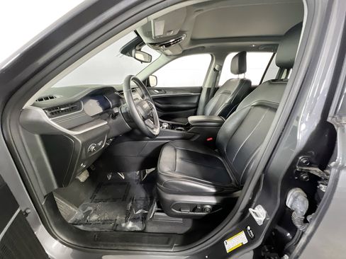 Used 2022 Jeep Grand Cherokee Limited image 20