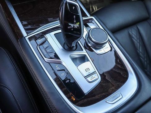 Used 2022 BMW 750i xDrive w/ M Sport Package AWD/4WD image 22