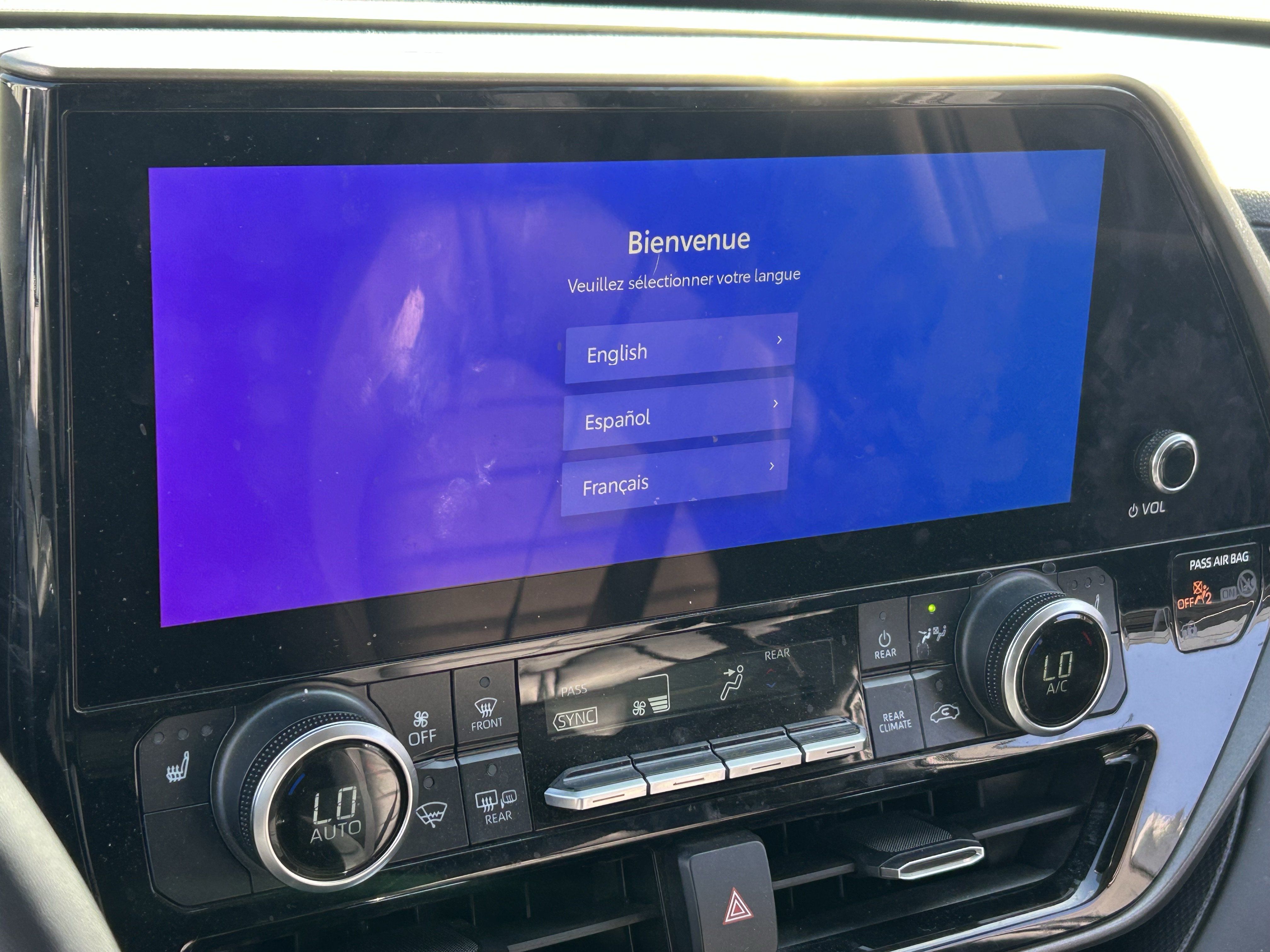 Used 2024 Toyota Highlander XLE FWD image 6