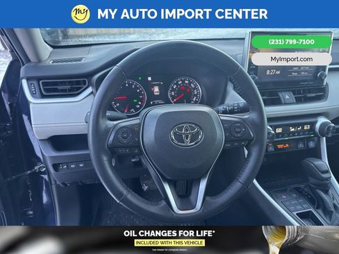 Used 2022 Toyota RAV4 XLE w/ Convenience Package image 9