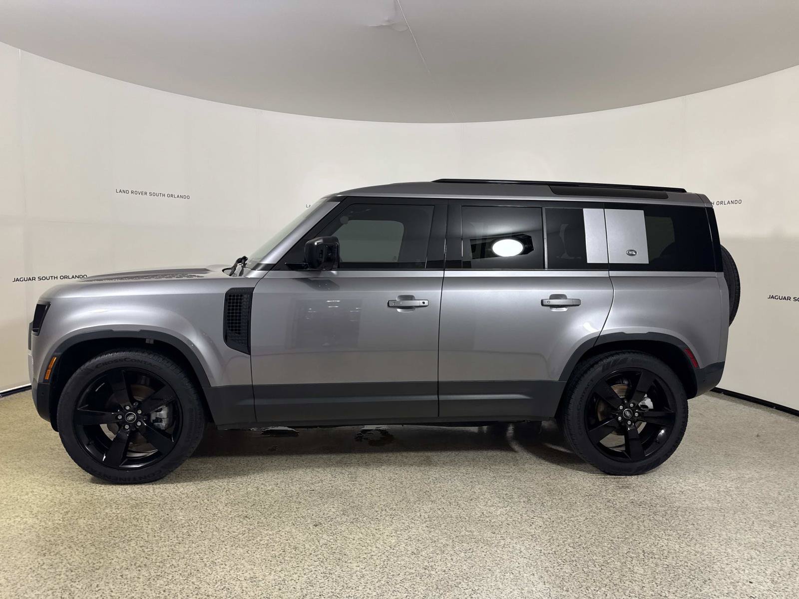Used 2024 Land Rover Defender 110 S AWD/4WD image 2