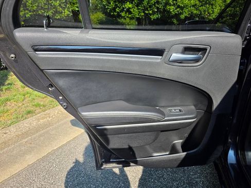 Used 2019 Chrysler 300 S RWD image 28