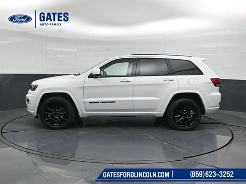 Used 2020 Jeep Grand Cherokee Altitude AWD/4WD image 7
