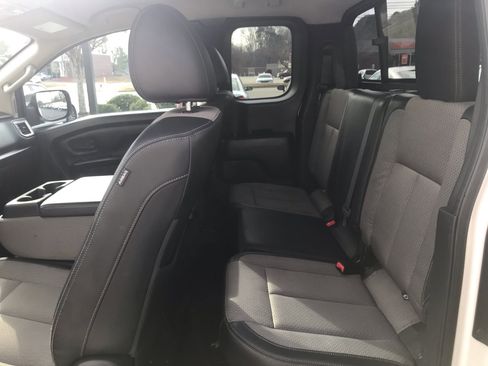 Used 2019 Nissan Titan S image 9