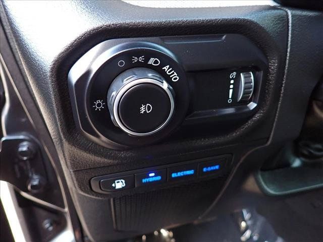 Used 2024 Jeep Wrangler Unlimited w/ Convenience Group AWD/4WD image 12
