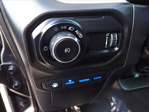 Used 2024 Jeep Wrangler Unlimited w/ Convenience Group AWD/4WD image 12