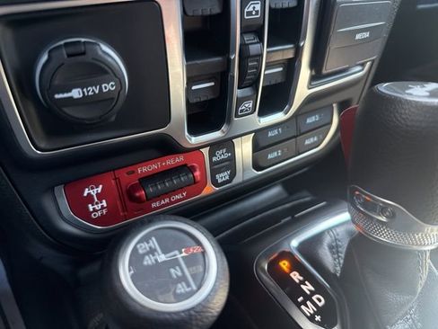 Certified 2025 Jeep Wrangler Unlimited Rubicon w/ Convenience Group AWD/4WD image 22