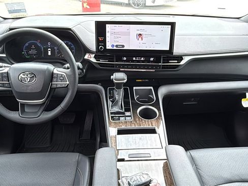 New 2026 Toyota Sienna Limited image 18