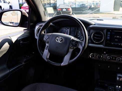 Used 2016 Toyota Tacoma TRD Off-Road image 8