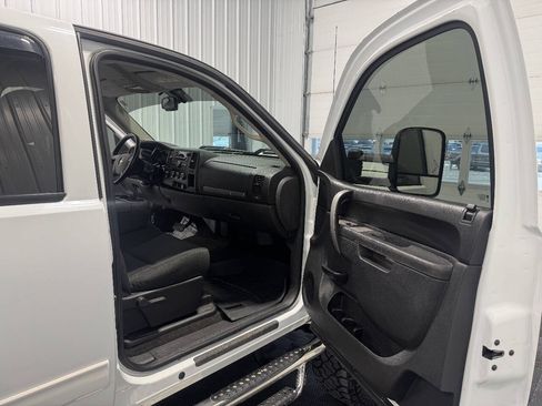 Used 2011 Chevrolet Silverado 2500 LT AWD/4WD image 13