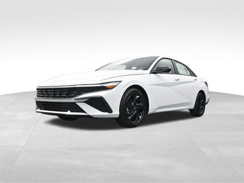 Certified 2026 Hyundai Elantra Sport FWD image 32