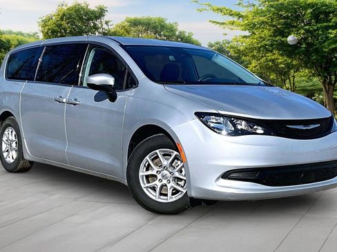 Used 2023 Chrysler Voyager LX image 1