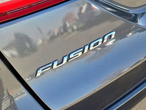 Used 2018 Ford Fusion SE image 11