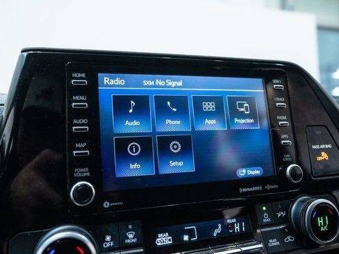 Certified 2022 Toyota Highlander LE image 24