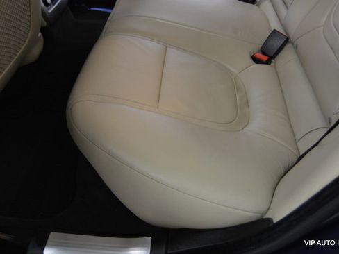 Used 2012 Jaguar XF image 27