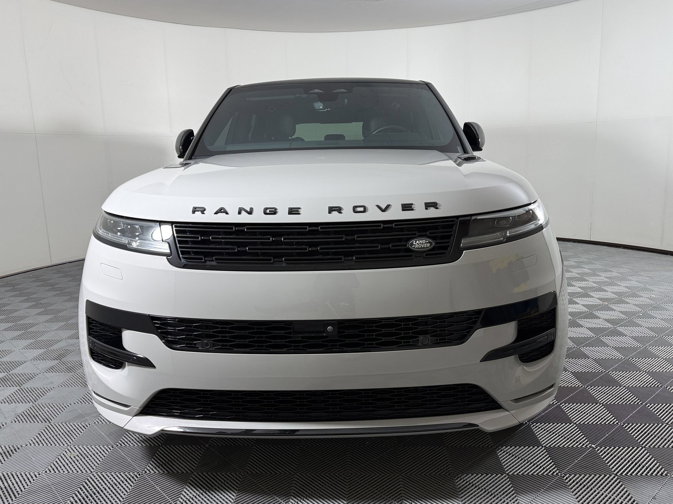 Used 2024 Land Rover Range Rover Sport Dynamic SE AWD/4WD image 6