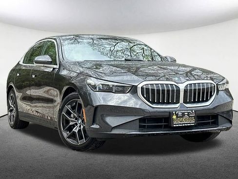 Used 2026 BMW 530i xDrive AWD/4WD image 2
