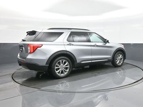 Used 2020 Ford Explorer XLT w/ Equipment Group 202A image 7