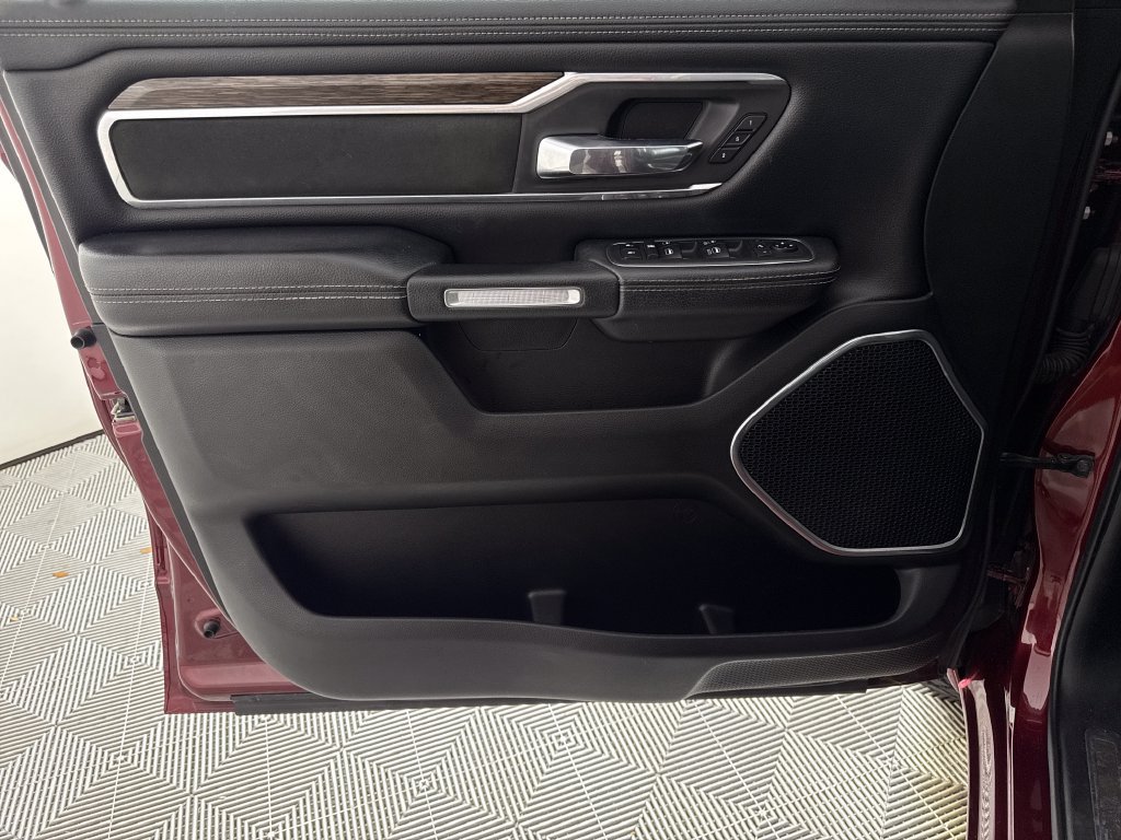 Used 2019 RAM 1500 Laramie AWD/4WD image 10