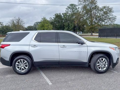 Used 2019 Chevrolet Traverse LS image 3