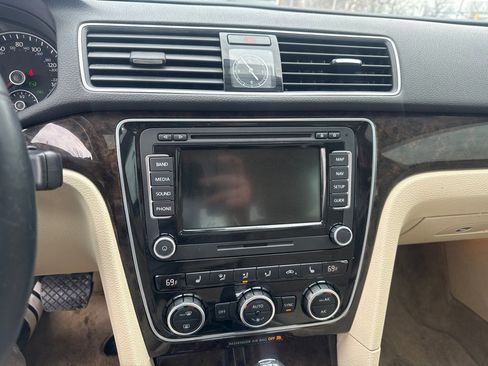 Used 2014 Volkswagen Passat TDI SEL Premium image 16