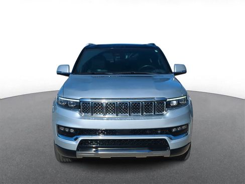 Used 2022 Jeep Grand Wagoneer Series III image 3