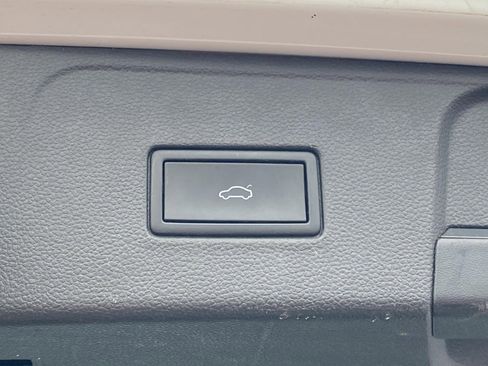 Used 2021 Volkswagen Atlas SE w/ Panoramic Sunroof Package image 19