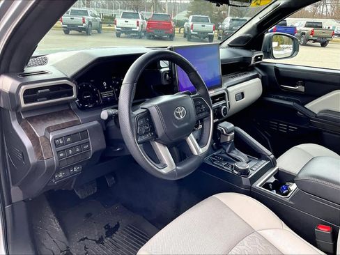 Used 2024 Toyota Tacoma Limited w/ Limited Package (LT) image 8
