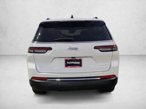 New 2025 Jeep Grand Cherokee L Laredo image 8