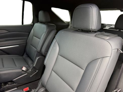 Used 2025 Chevrolet Traverse LT AWD/4WD image 16
