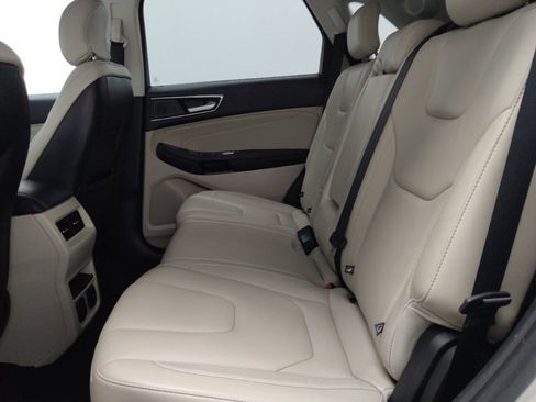 Used 2019 Ford Edge Titanium w/ Cold Weather Package FWD image 18