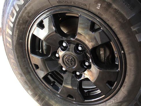 Used 2005 Toyota Tacoma PreRunner w/ SR5 Pkg #3 RWD image 12