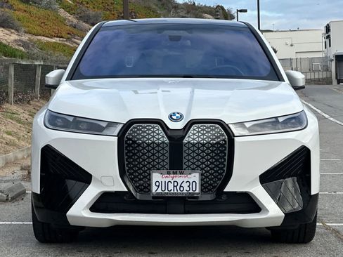 Used 2025 BMW iX xDrive50 w/ Premium Package image 10