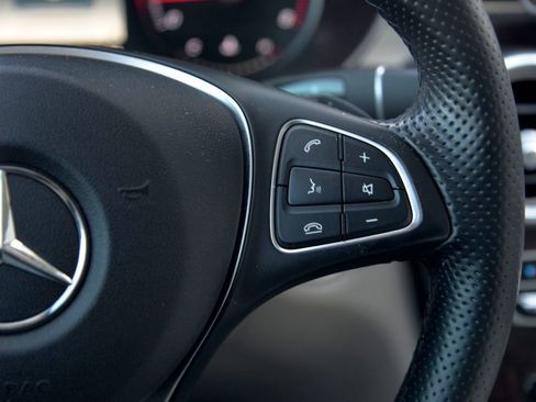 Used 2018 Mercedes-Benz GLC 300 4MATIC image 23