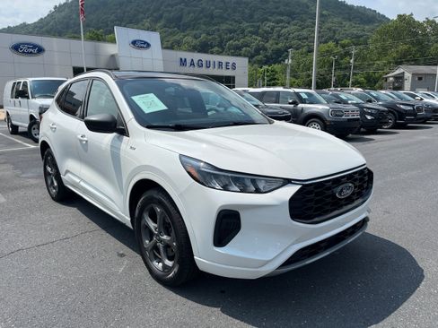 Certified 2023 Ford Escape ST-Line w/ Tech Pack #1 AWD/4WD image 4