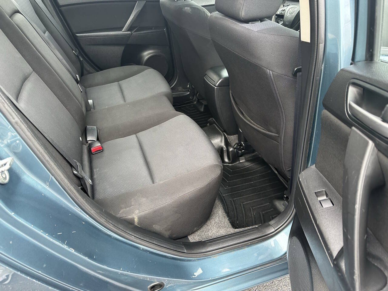 Used 2011 MAZDA MAZDA3 i Touring FWD image 12
