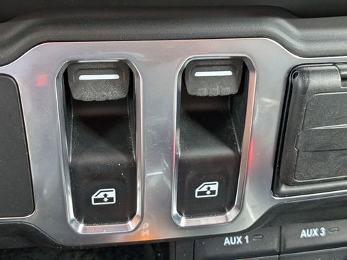 Used 2023 Jeep Wrangler Sport S image 20