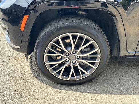 Used 2025 Jeep Grand Cherokee L Summit AWD/4WD image 13