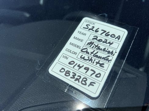 Used 2024 Mitsubishi Outlander SEL AWD/4WD image 3