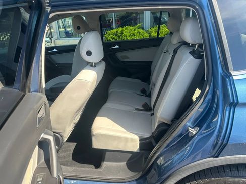 Used 2020 Volkswagen Tiguan SE FWD image 12