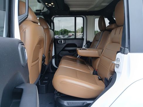 Used 2023 Jeep Wrangler Unlimited Sahara w/ Cold Weather Group AWD/4WD image 26