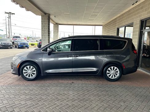 Used 2019 Chrysler Pacifica Touring-L FWD image 7
