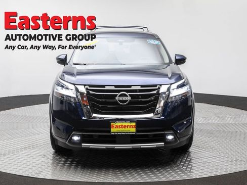 Used 2024 Nissan Pathfinder SL AWD/4WD image 2